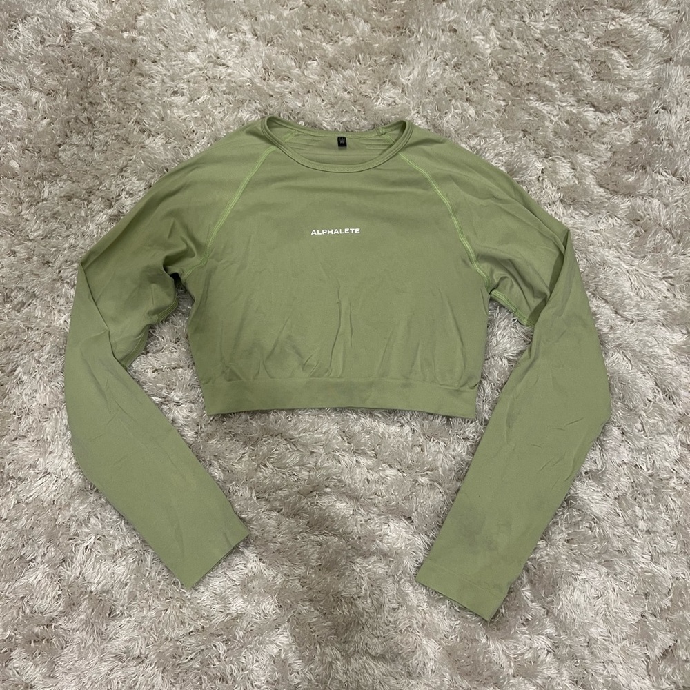 Alphalete Amplify Long Sleeve Crop